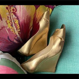 Kate spade gold wedges